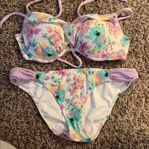 Adorable push-up bikini